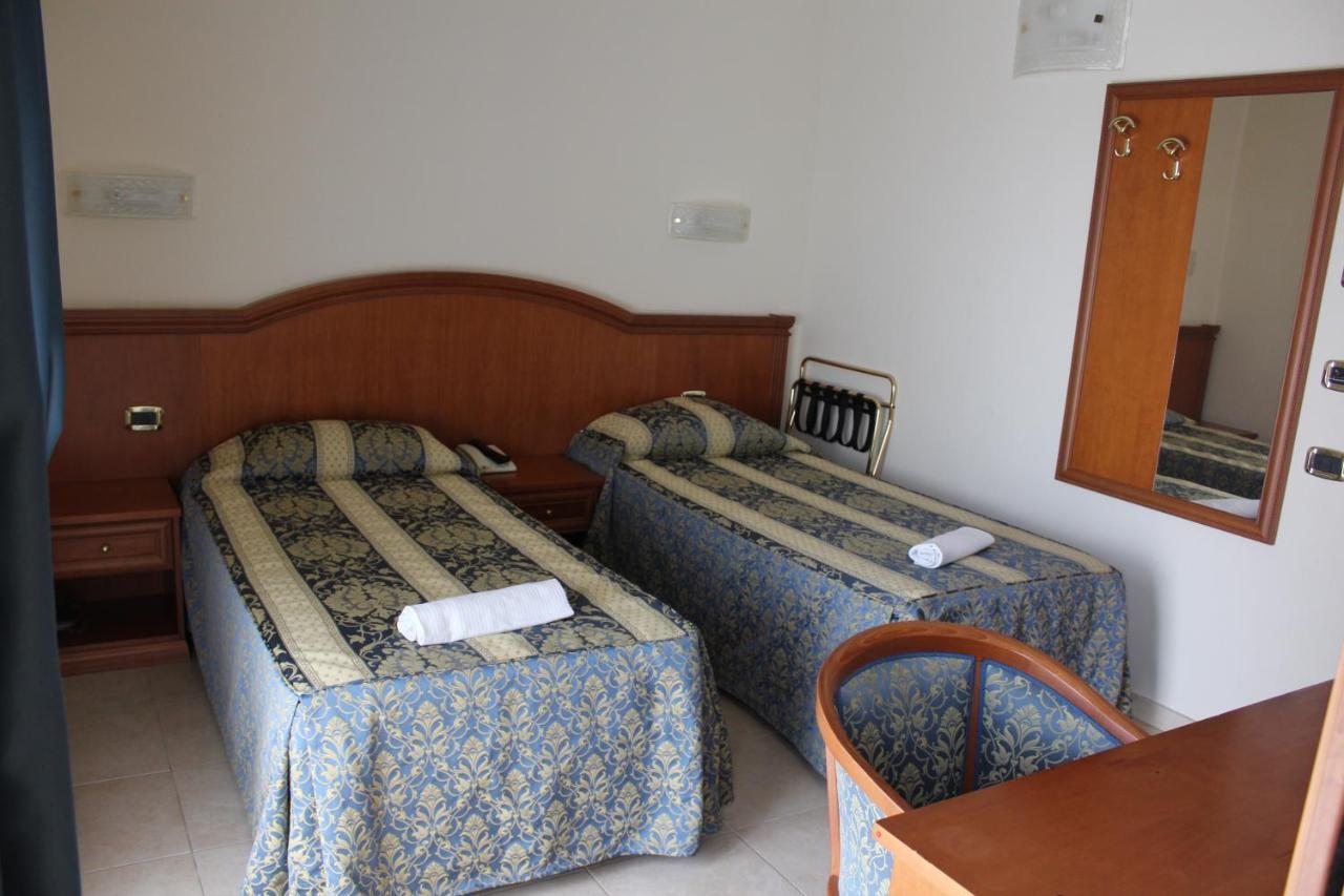 Hotel Concorde Sant'Egidio alla Vibrata Bagian luar foto