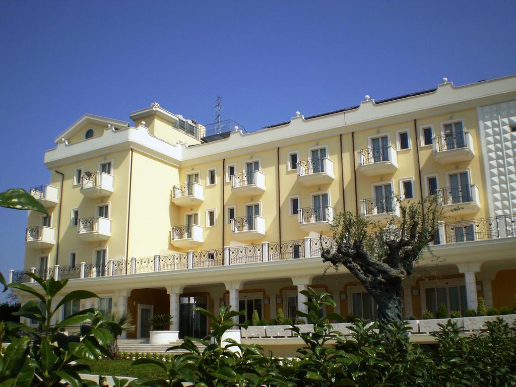 Hotel Concorde Sant'Egidio alla Vibrata Bagian luar foto