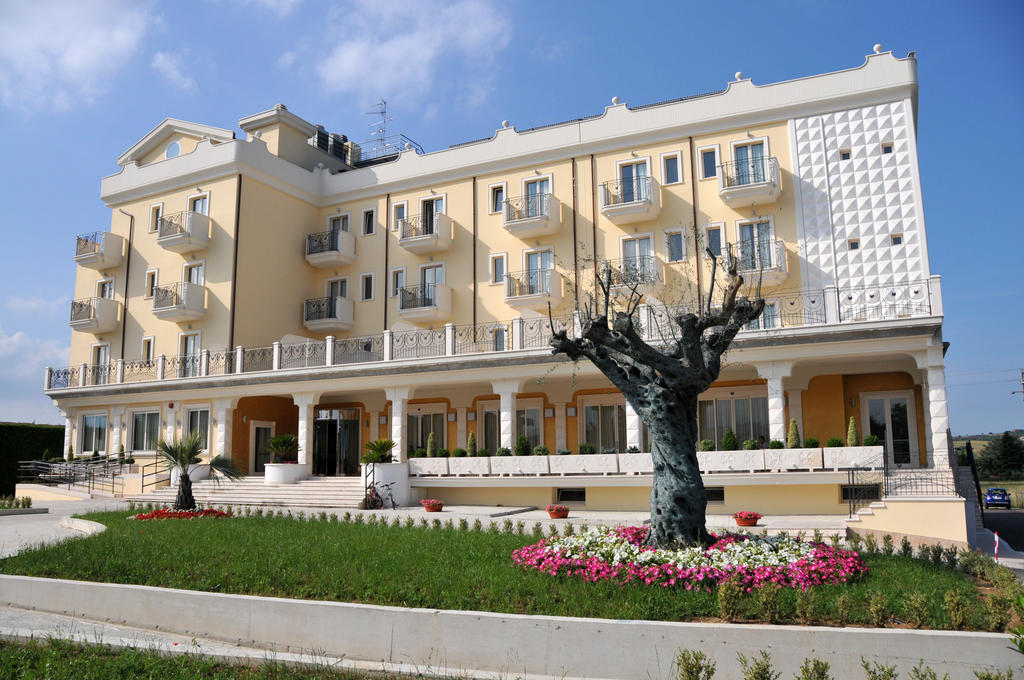 Hotel Concorde Sant'Egidio alla Vibrata Bagian luar foto