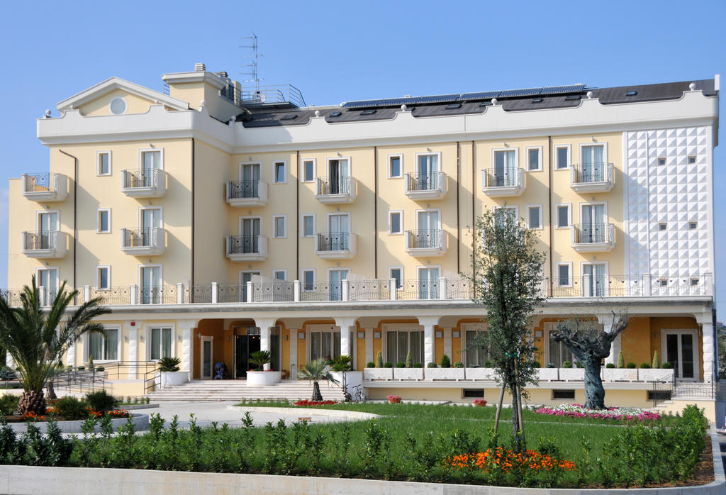 Hotel Concorde Sant'Egidio alla Vibrata Bagian luar foto