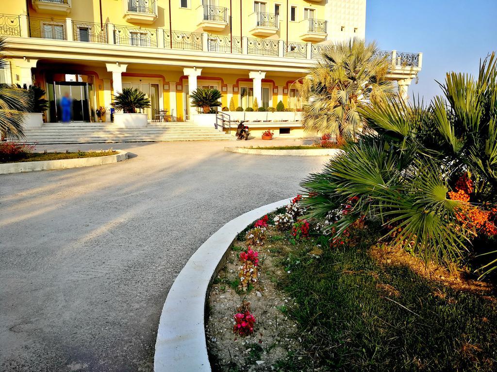 Hotel Concorde Sant'Egidio alla Vibrata Bagian luar foto
