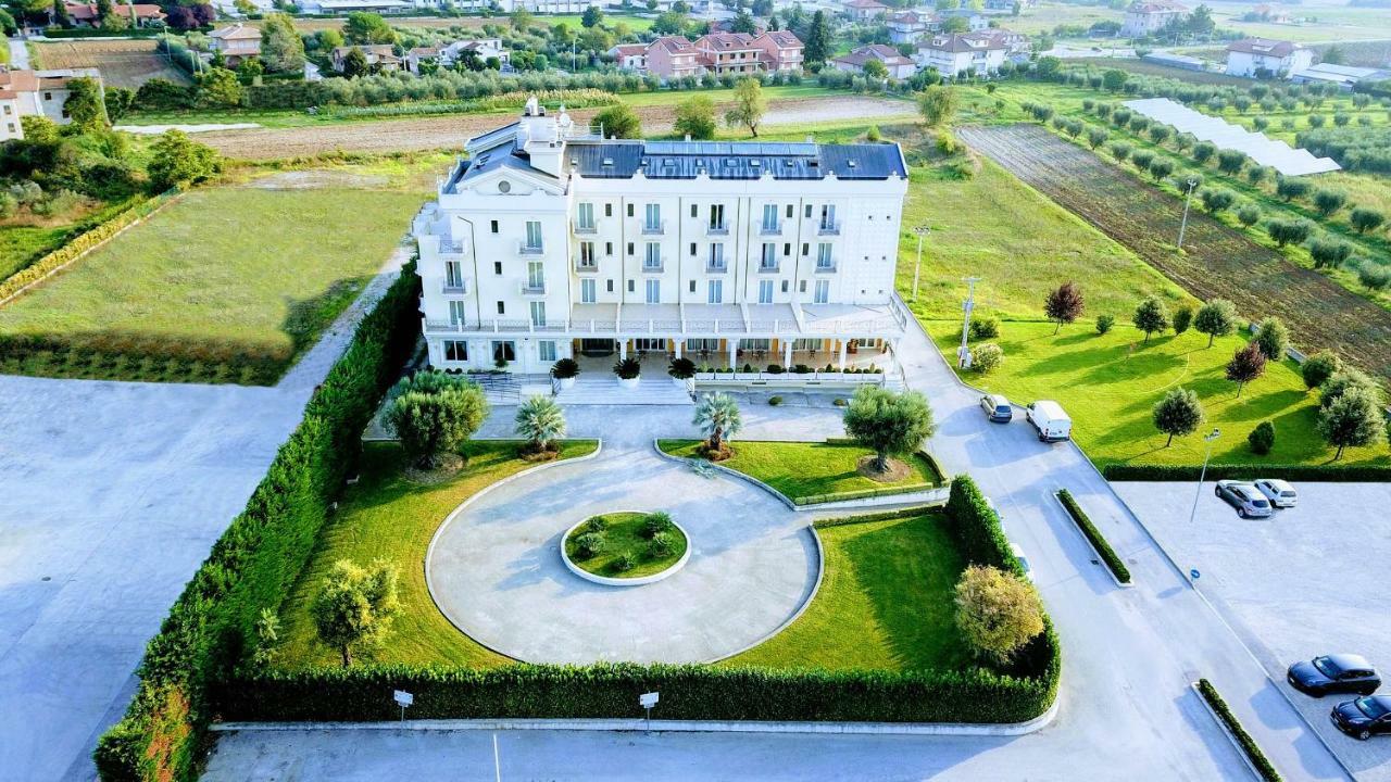 Hotel Concorde Sant'Egidio alla Vibrata Bagian luar foto