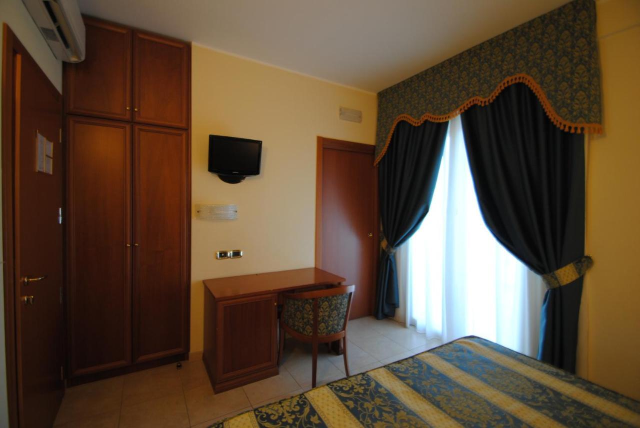Hotel Concorde Sant'Egidio alla Vibrata Bagian luar foto